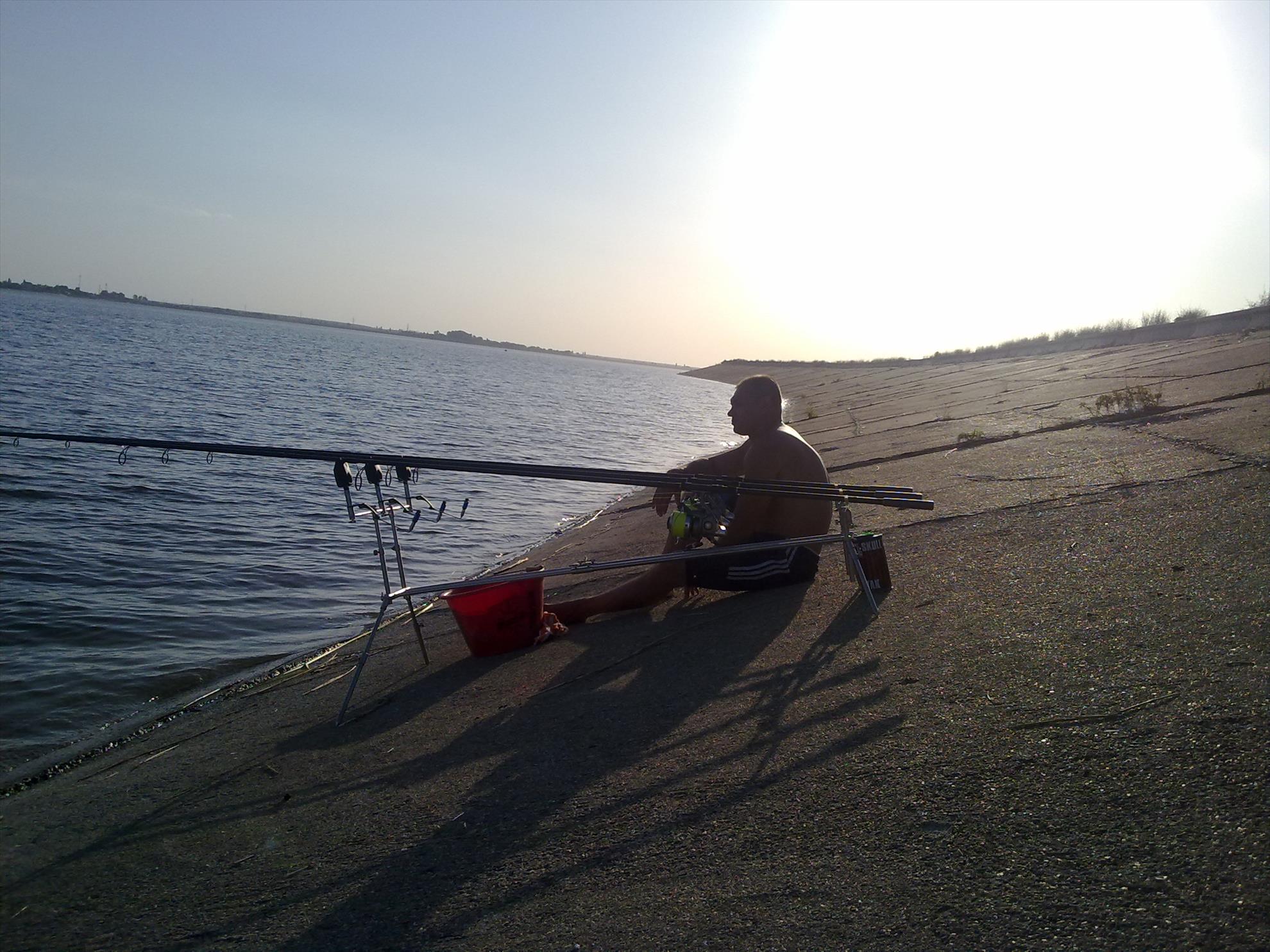 PESCUIT - lacul mihailesti..